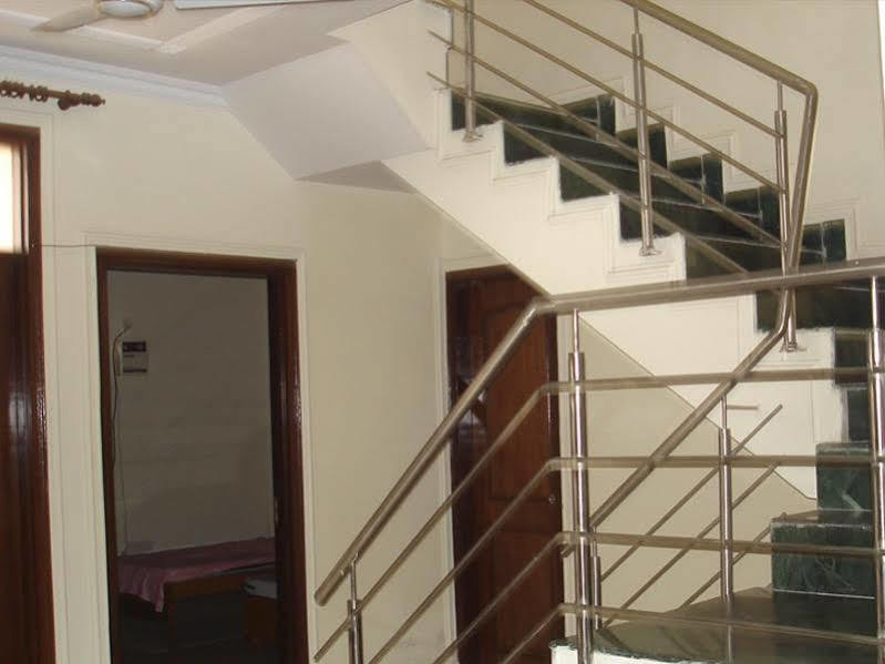 Laxmi House Hotel Ню Делхи Екстериор снимка